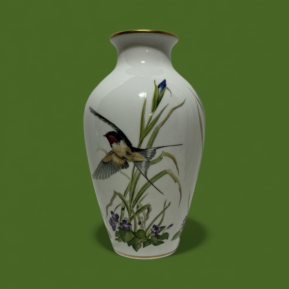 Franklin Porcelain Bird Vase Meadowland Floral Design